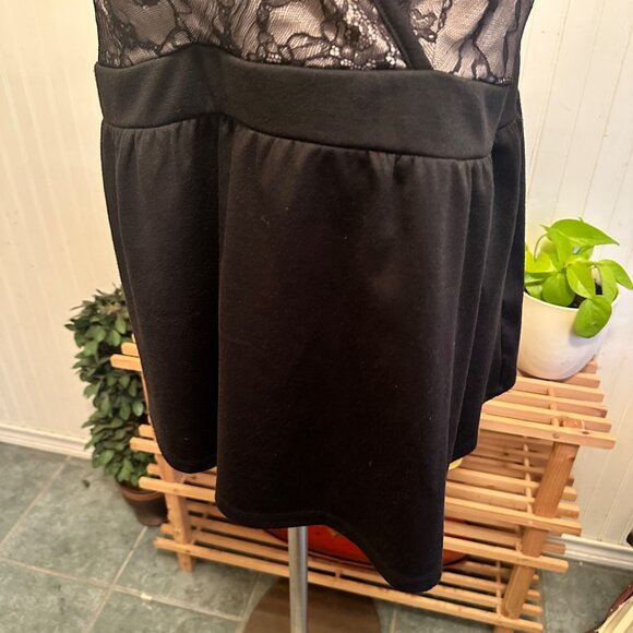 Torrid 1X cami Tank top black knit lace overlay surplice bust adjustable straps - Picture 8 of 9